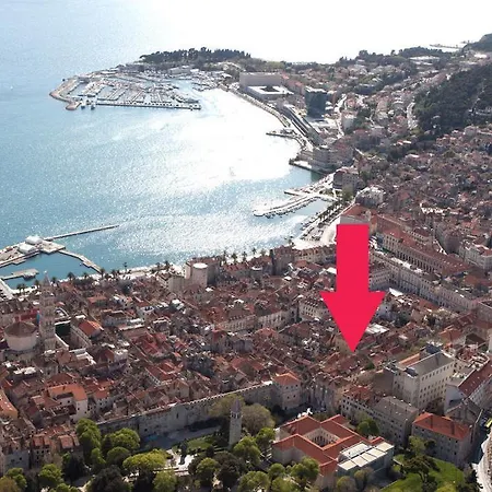 De Caris Palace Apartman *