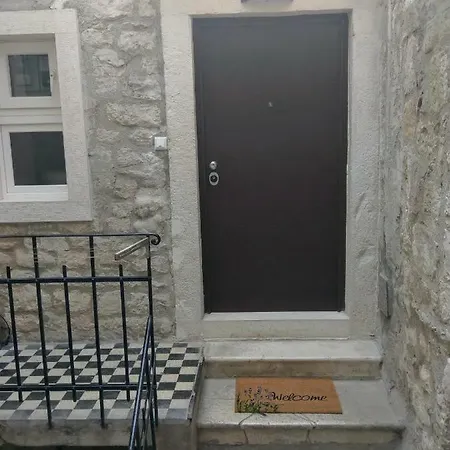 De Caris Palace Apartmán *