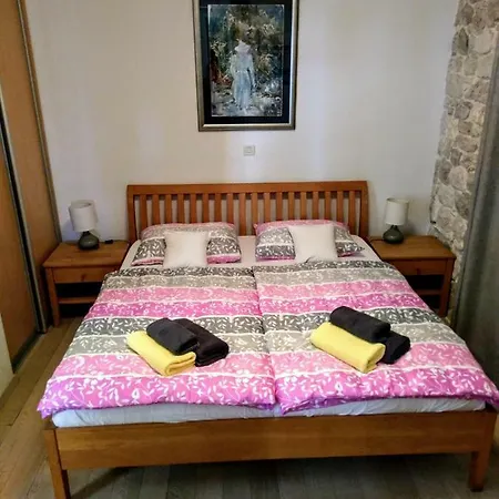 De Caris Palace Apartmán *